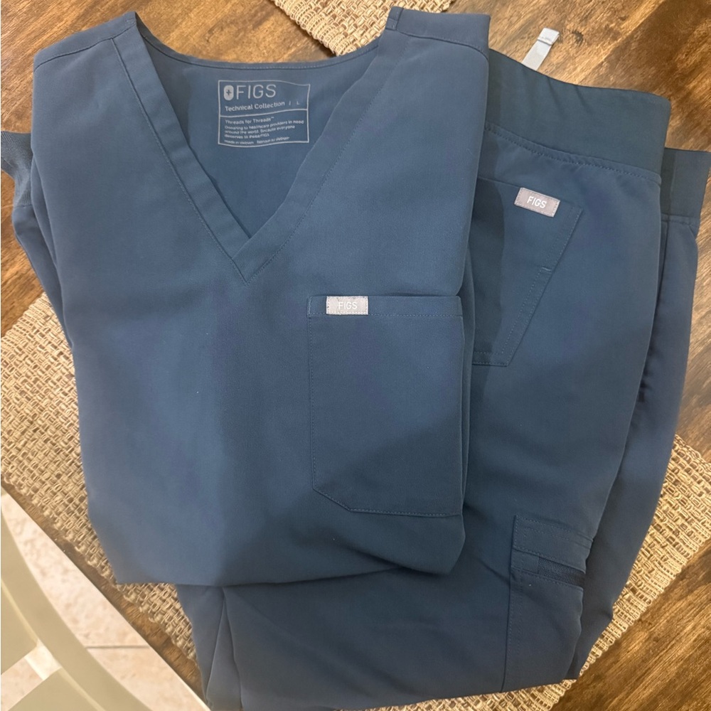 Figs Women's Scrub Set in Dark Harbor